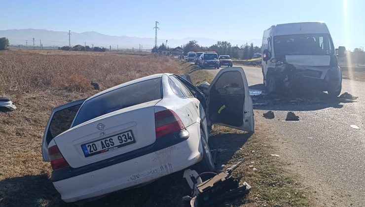 Afyonkarahisar’da feci kaza: Okul servisi ile otomobil çarpıştı, ölü ve yaralılar var!