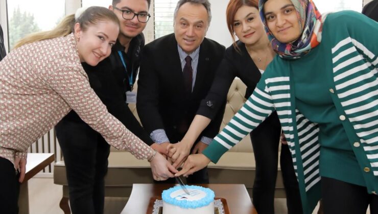 TOGÜ Rektörü Yılmaz’a Öğretmenler Günü sürprizi