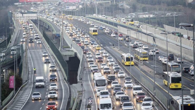 Ara tatil bitti, İstanbulluların çilesi başladı