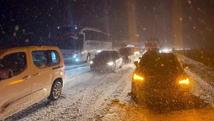 Bolu’da kar esareti! Otoyol ulaşıma kapandı