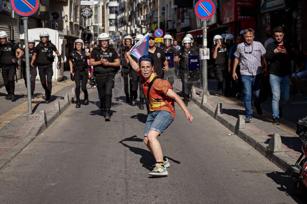 Asya Gökalp LGBT örgütlerinin yasadışı eylemlerinde sıklıkla boy gösteriyor.