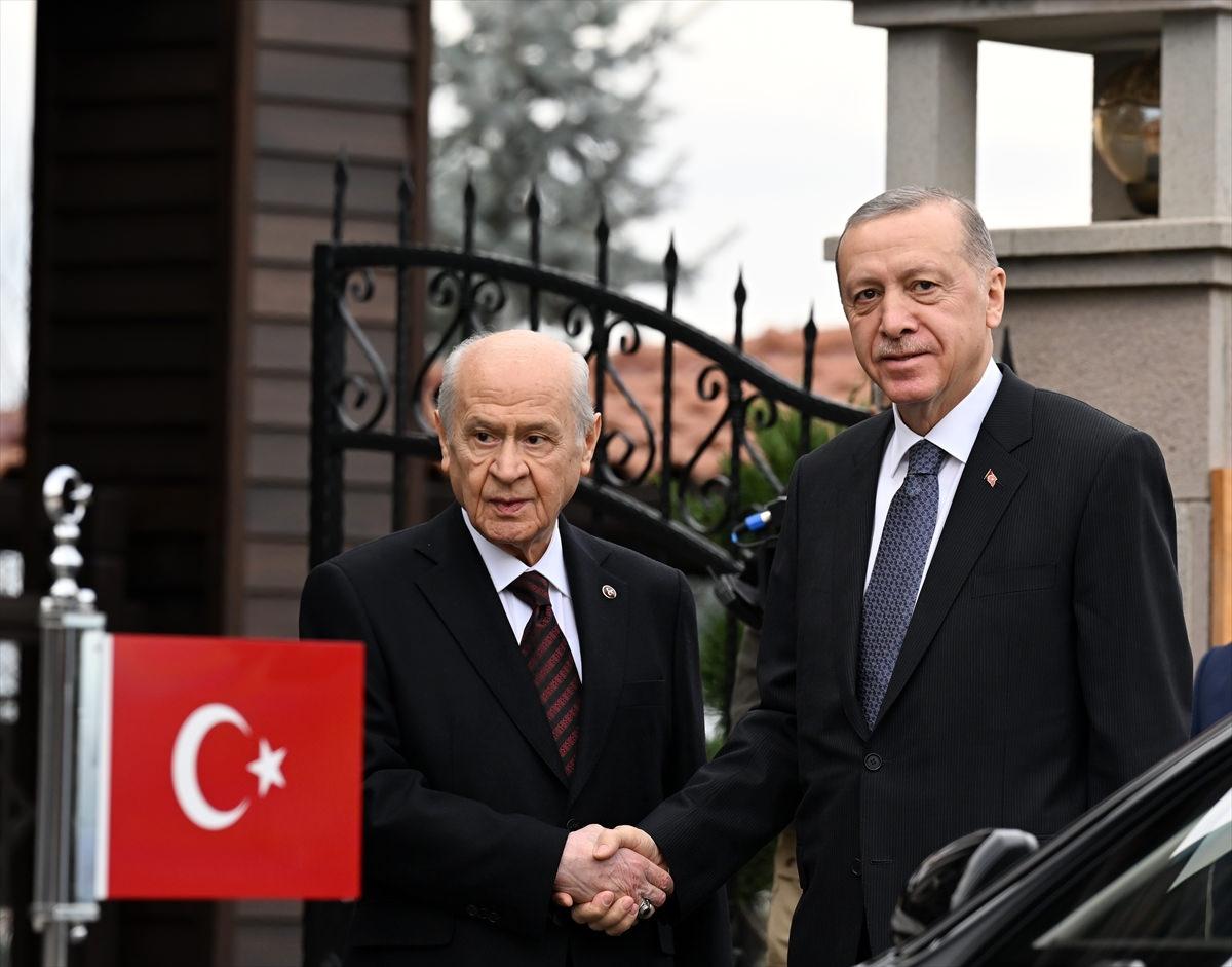 Cumhurbaşkanı Recep Tayyip Erdoğan ile MHP Genel Başkanı Devlet Bahçeli'nin görüşmesinden bir kare.