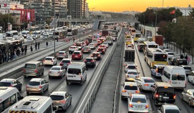 İstanbul trafiğinde ‘ara tatil’ yoğunluğu