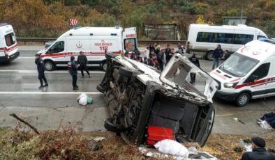 Osmaniye’de yolcu minibüsü devrildi: 6 yaralı