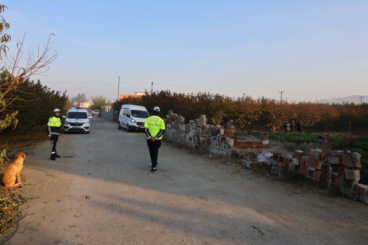 <p>Çocukların annesi Melisa Sinem Akcan'ın çığlıklarını duyduklarını anlatan Şahin, "(Esma Teyze koş, çocuklarım öldü) diye bir bağrışma duydum. Annem koşturdu, arkasından ben ve babam koştuk. Babamın elinde fener vardı. Olay anında burası karanlıktı. Evin içine koşturduk, içerde duman vardı. Annesi de çocukları dışarı çıkarıyordu. Beşinin de zaten hayatını kaybettiğini anladım, dumandan zehirlenmişlerdi. Bir çocukta yanıklar vardı, kararmışlardı." dedi.</p><p> </p>