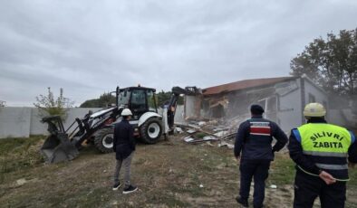 Silivri’de kaçak yapılar yıkıldı: Devamı gelecek!