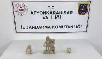 Afyonkarahisar’da Roma dönemine ait 3 heykel ele geçirildi