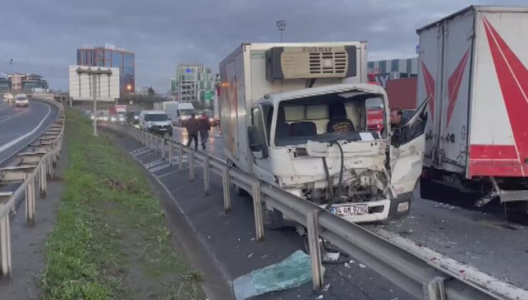 Bağcılar TEM otoyolunda zincirleme trafik kazası; 1 yaralı