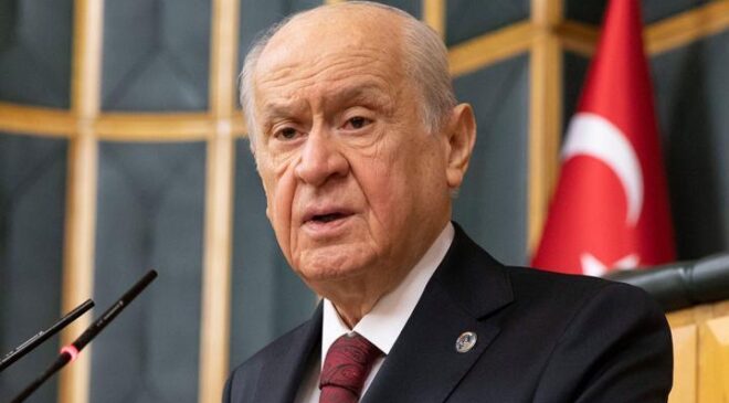 Bahçeli: Suriye halkı pas tutmuş esaret zincirlerini kırdı