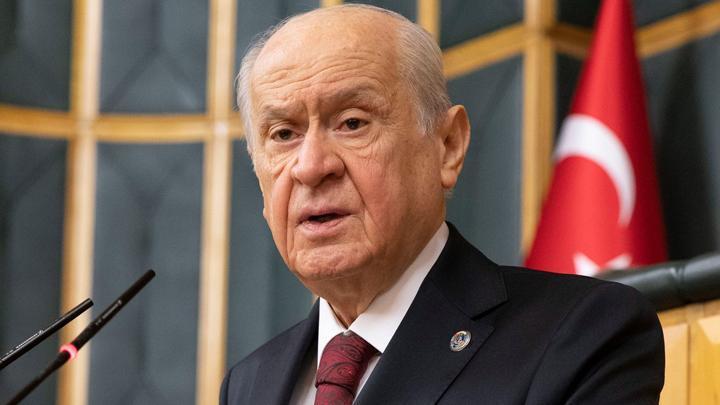 Bahçeli: Suriye halkı pas tutmuş esaret zincirlerini kırdı