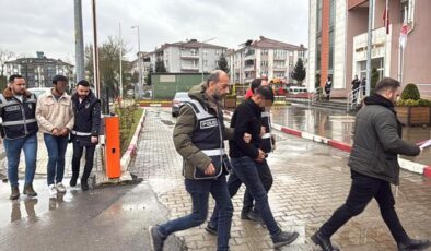 Bartın’da kendilerini polis olarak tanıtıp dolandırıcılık yapan 2 şüpheli yakalandı