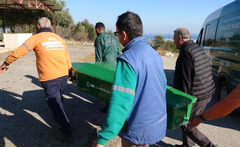 Çilli Bom ile tanınıyordu Bir dönemin efsanesi Kenan Küçüközcan hayatını kaybetti Kimsesizler mezarlığına gömüldü