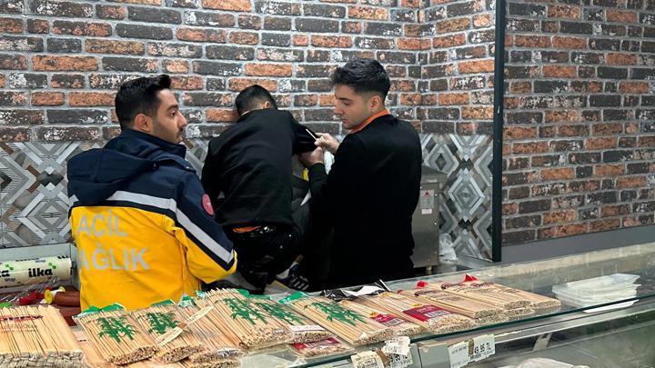 Elazığ’da market çalışanı, elini kıyma makinesine kaptırdı! İtfaiye ekipleri kurtardı