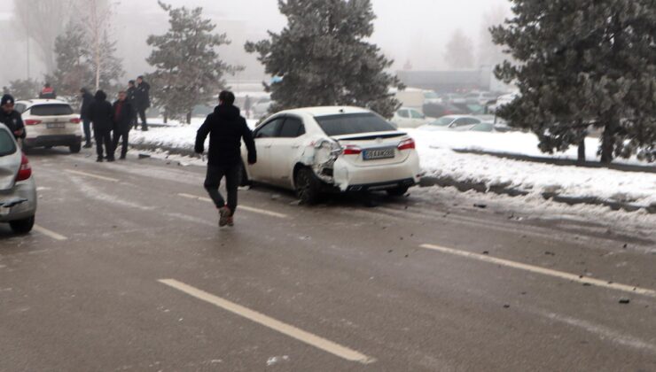 Erzurum’da zincirleme trafik kazası