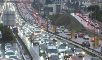 İstanbul’da trafik yoğunluğu! Sürücüler zorlukla ilerledi