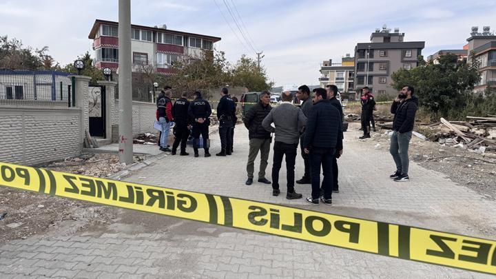 Mersin’de vahşet! Yeni aldıkları evi temizlemeye giden eşini sokak ortasında başından vurarak öldürdü