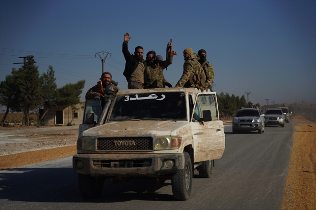 Muhalifler, Tel Rıfat'taki Minnığ Havaalanı'nı PKK/YPG terör örgütünden aldı