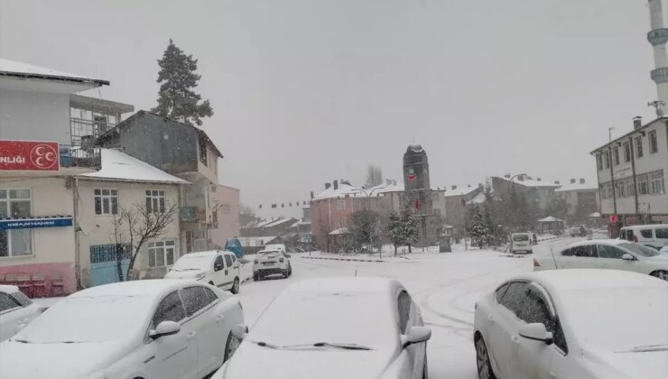 Tokat’ın Başçiftlik ilçesinde kar yağışı etkili oldu