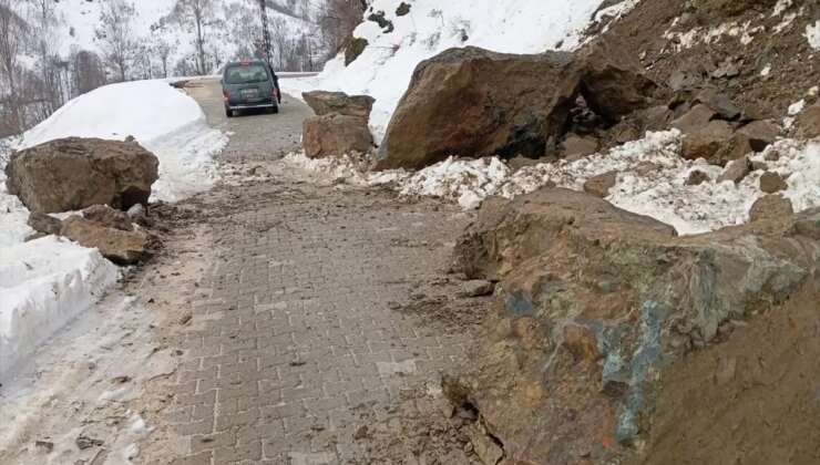 Tokat’ta Kar Temizleme ve Yol Açma Çalışmaları Devam Ediyor