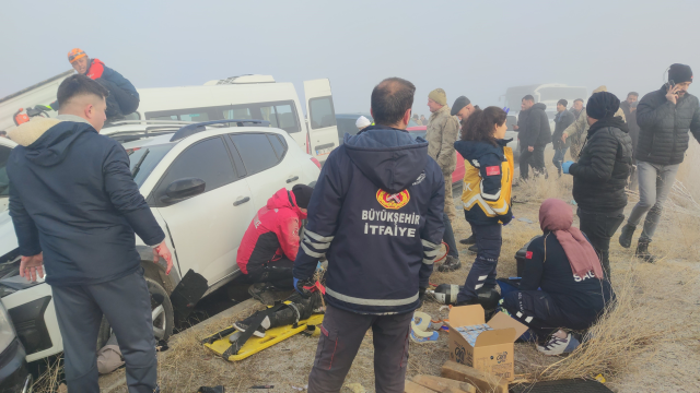 Van'da zincirleme trafik kazası! 2 ölü, 40 yaralı