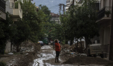 Yunanistan'da şiddetli yağışlar toprak kaymasına yol açtı | Dış Haberler